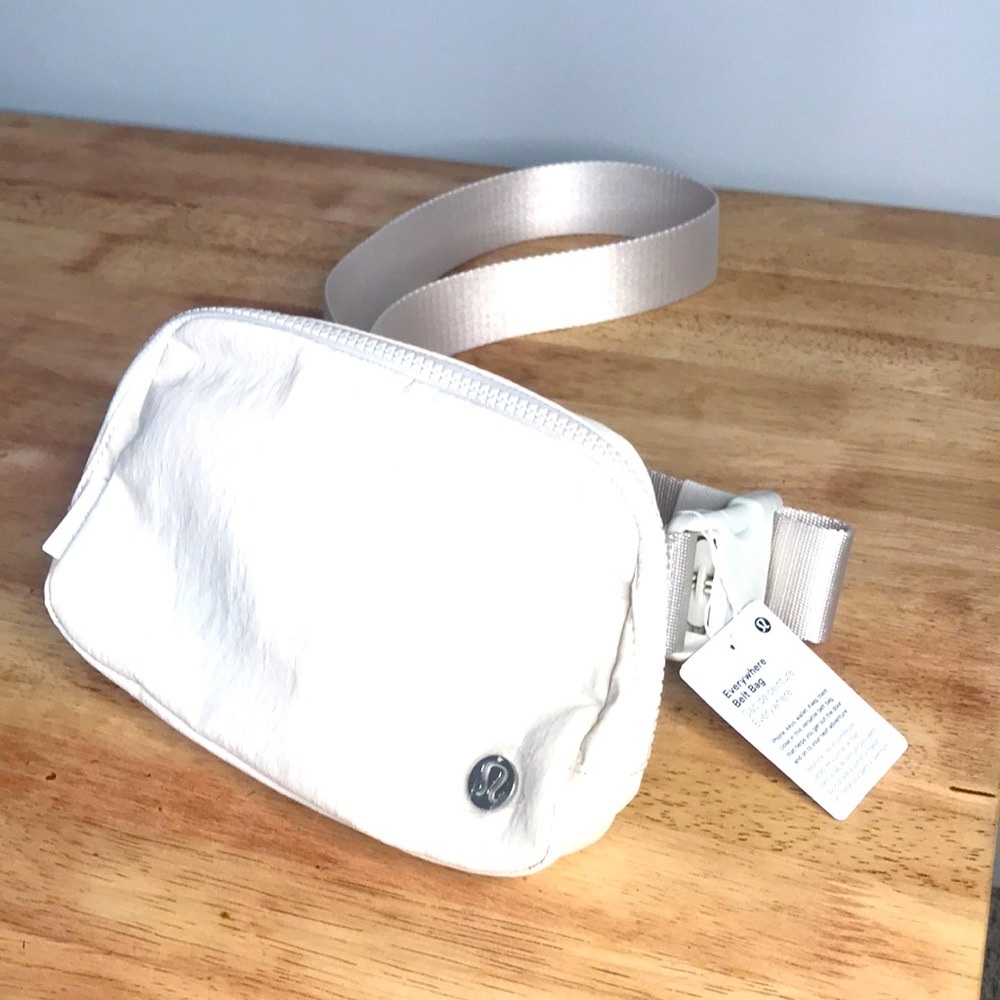 NWT Lululemon Everywhere Belt Bag White Opal - Picture 5 of 10